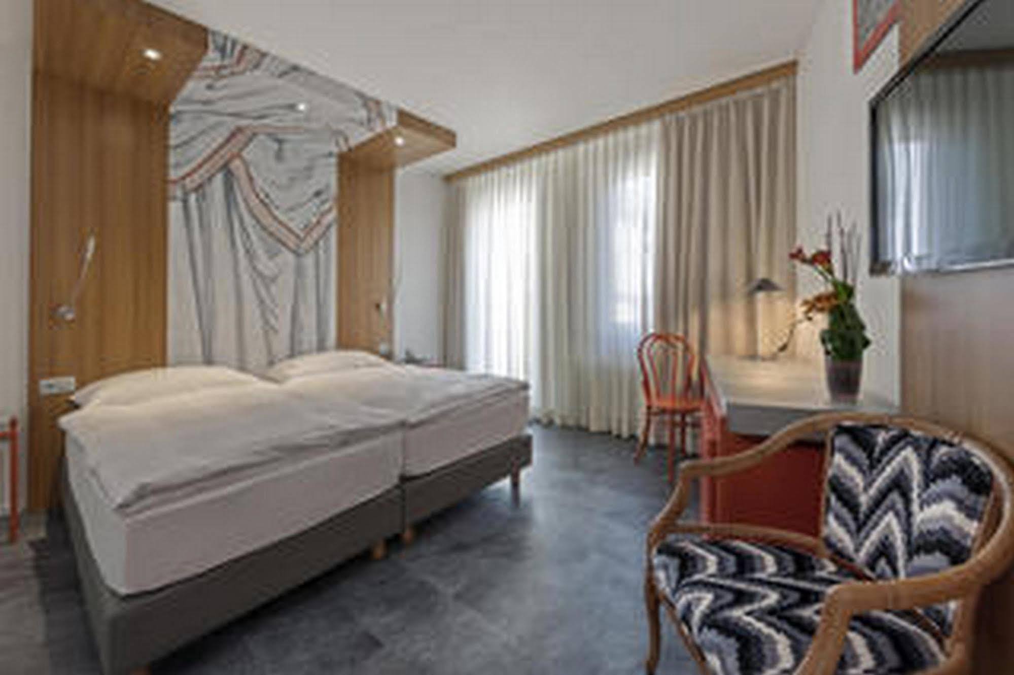 Albergo Carcani By Ketty & Tommy Аскона Екстериор снимка